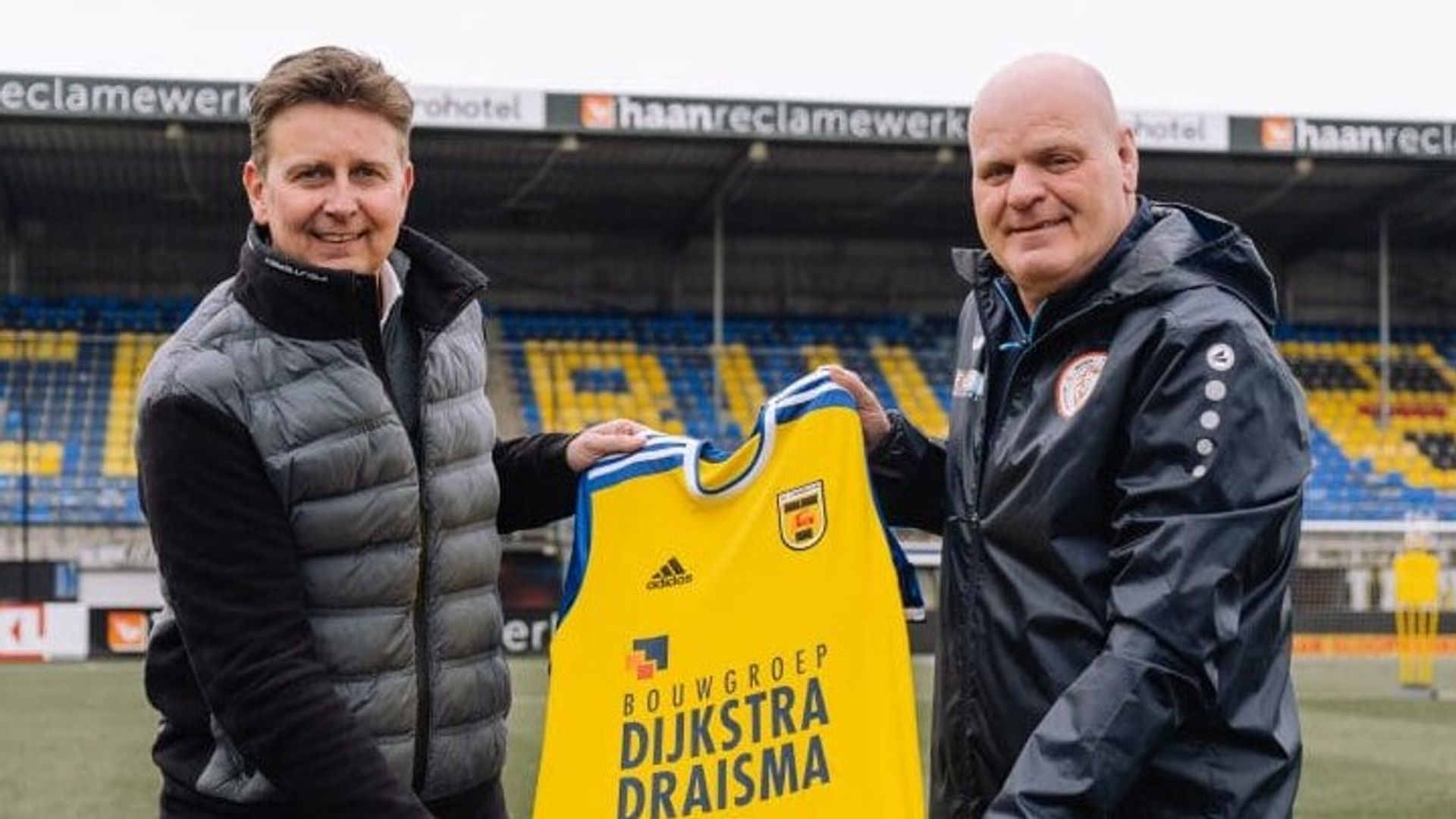 Cambuur-direkteur Ard de Graaf en Jos Miedema, Hoofd van de Meiden Voetbal Academie Nederland