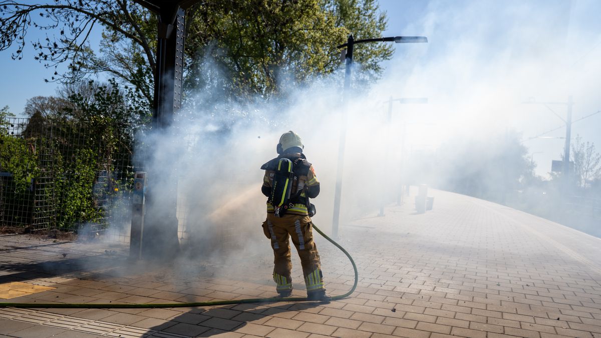 112 Nieuws: Voetganger zwaargewond in Markelo | Opnieuw brand in heg op station Kampen
