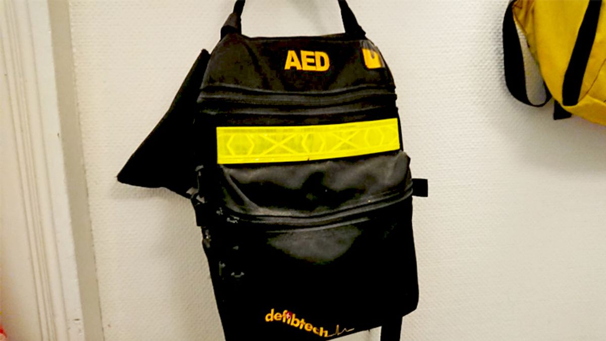 Waar hangt een AED bij jou in de buurt? RTV Drenthe