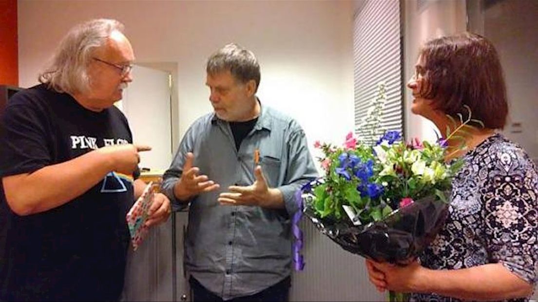 Anke Hoeneveld (rechts) neemt afscheid, Harry van Kampen in het midden
