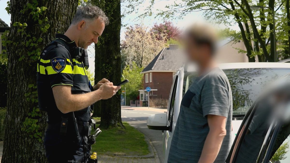 Man drives through red lights without a driver's license and uses a