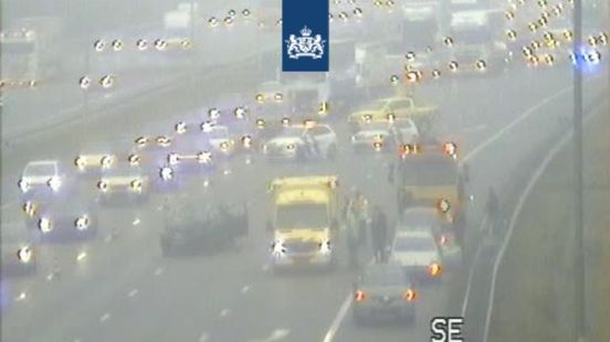 Flinke vertraging op A16 door ongeluk met vijf autos. Flinke vertraging op A16 door ongeluk met vijf autos.