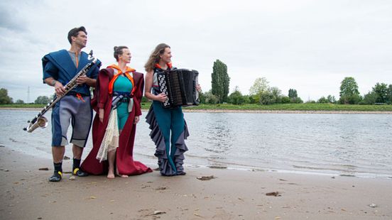 Voorstelling over water krijgt door extreme droogte extra lading