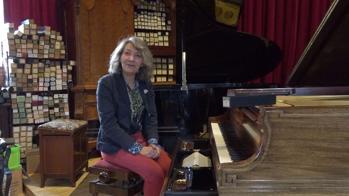 Passie voor pianola's in voormalige kerk in Mussel: 'Alsof je de componist nog hoort spelen'