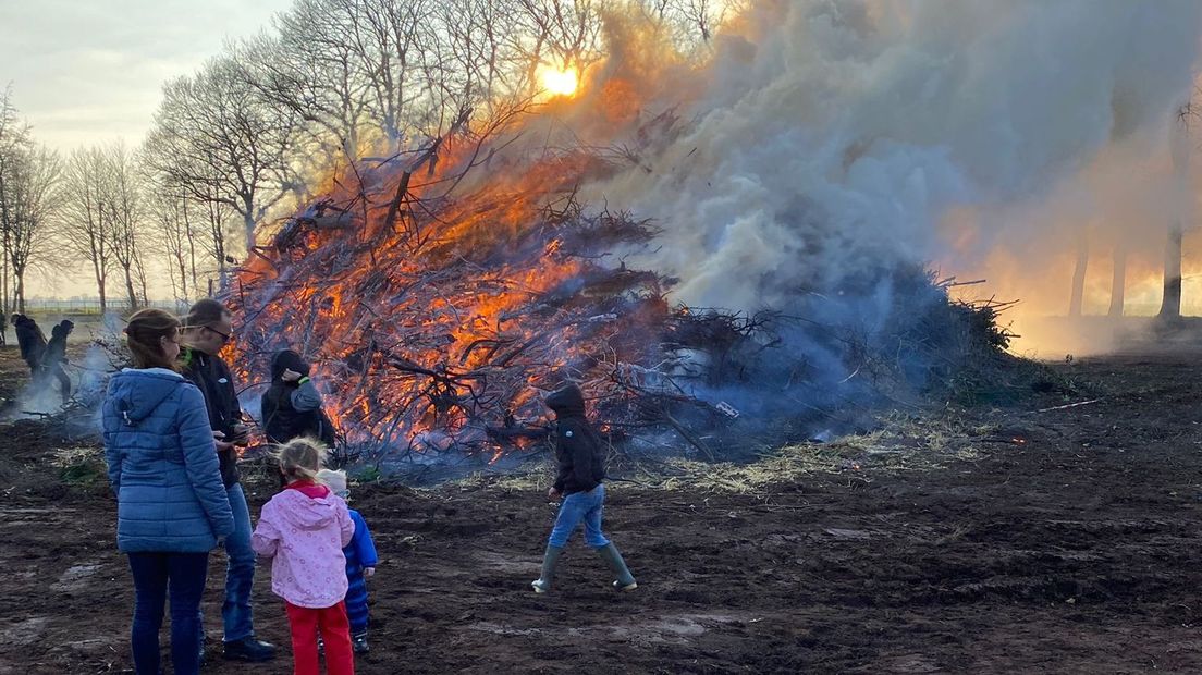 Het paasvuur in Nieuw-Schoonebeek