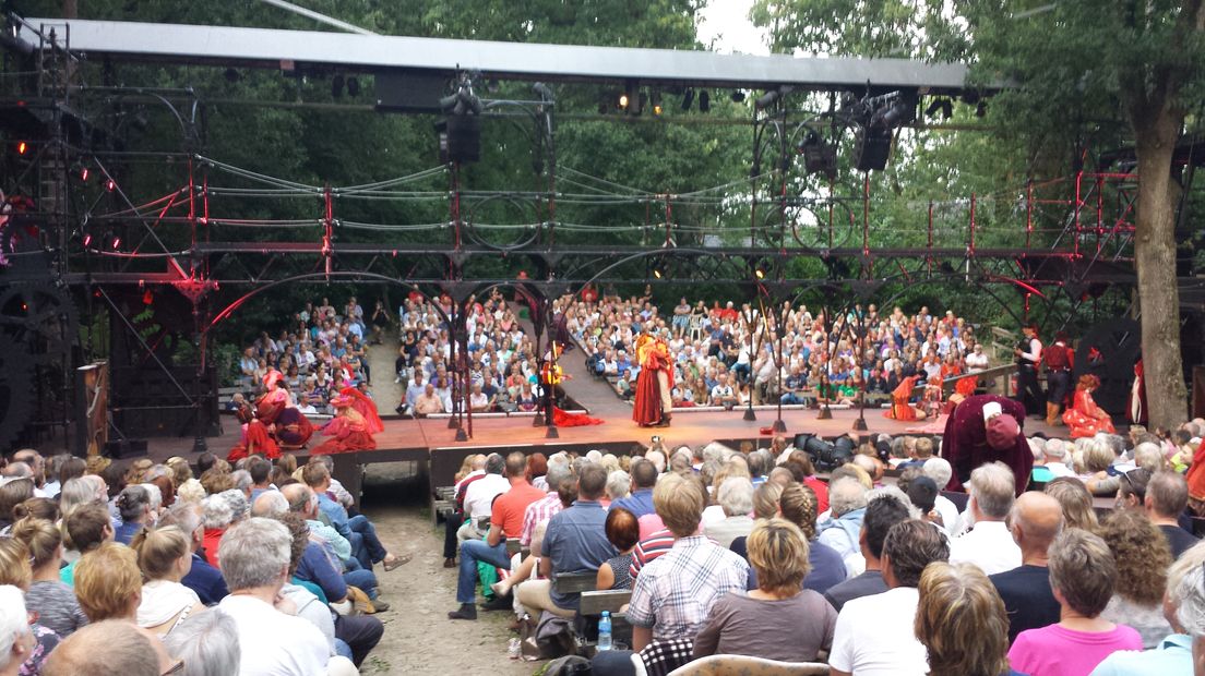De Shakespeare-voorstelling Romeo en Julia, die afgelopen jaar een recordaantal bezoekers trok naar Diever (Rechten: archief RTV Drenthe)