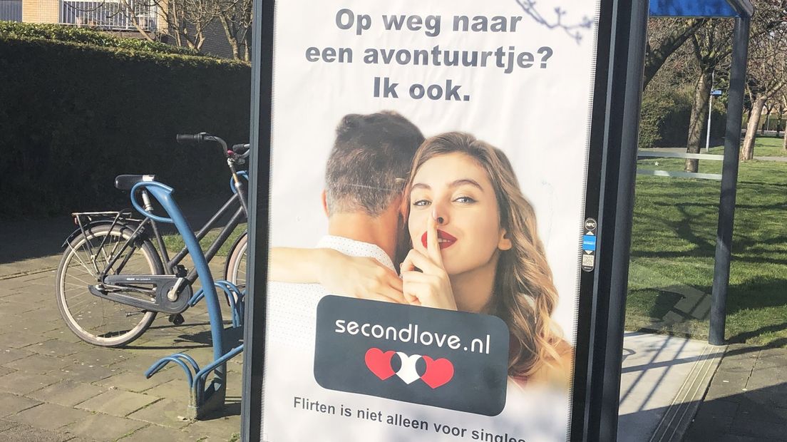 De Second Love-poster hoeft niet weg