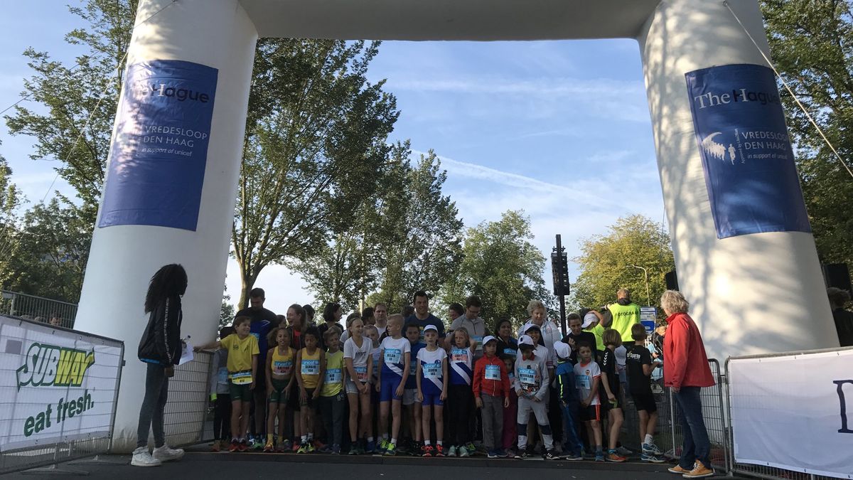 Niet overdag maar 's avonds 'vredesloop' Den Haag - Omroep West