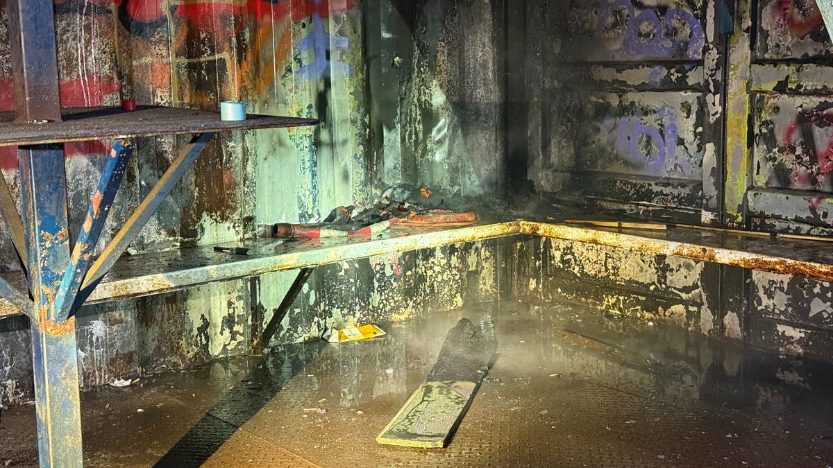 Brandstichting bij hangplek in Deventer