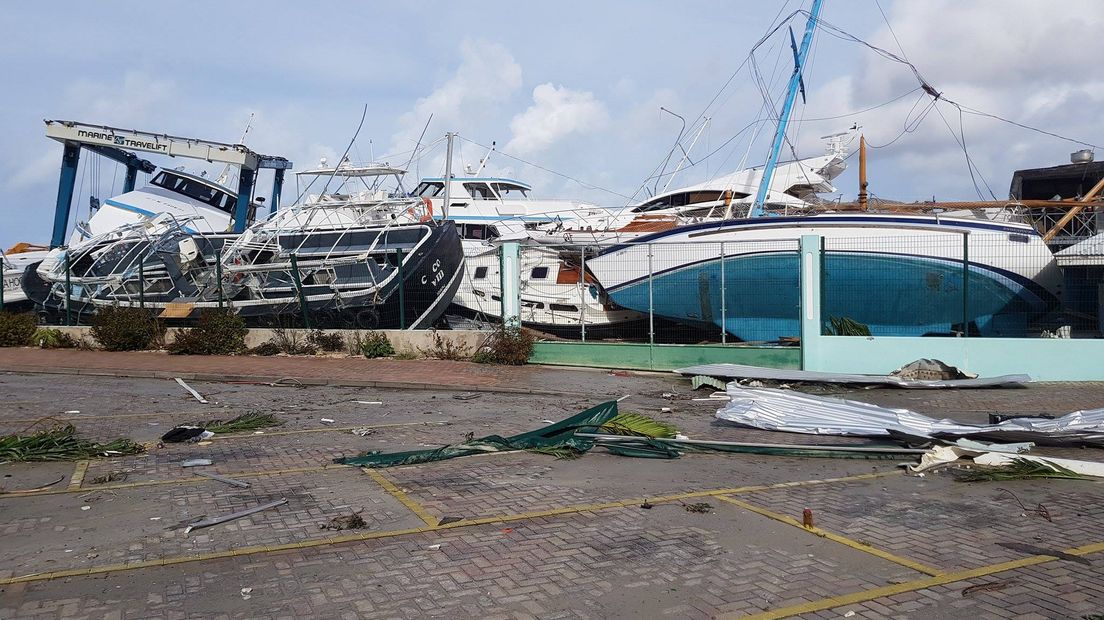 Het zijn spannende dagen voor Jelle Hamstra. De Zutphenaar woont in Philipsburg op Sint-Maarten, het eiland waar de verwoestende orkaan Irma overheen trok. De inwoners van het Caribische eiland zijn nog niet bekomen van de ene klap, en nu is de volgende orkaan al onderweg.