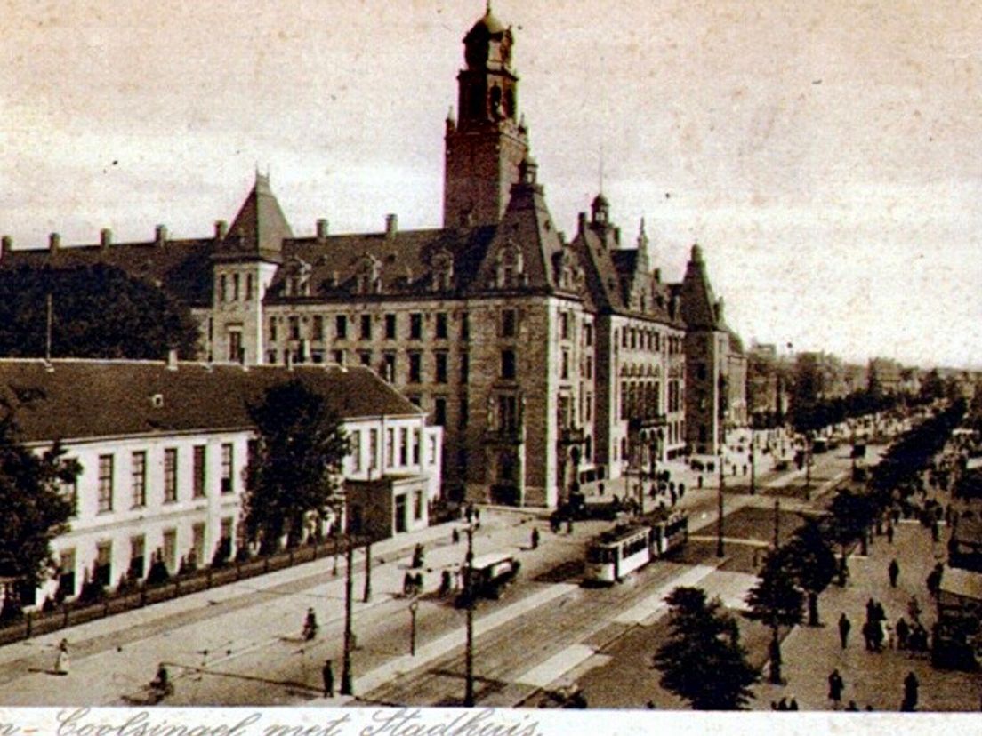 Het stadhuis aan de Coolsingel in 1920. Bron: Stadsarchief Rotterdam