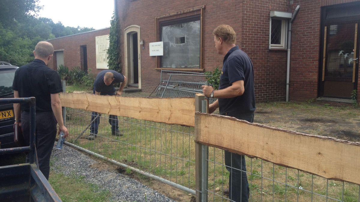 Inval van ME in Haelen vanwege illegaal hek