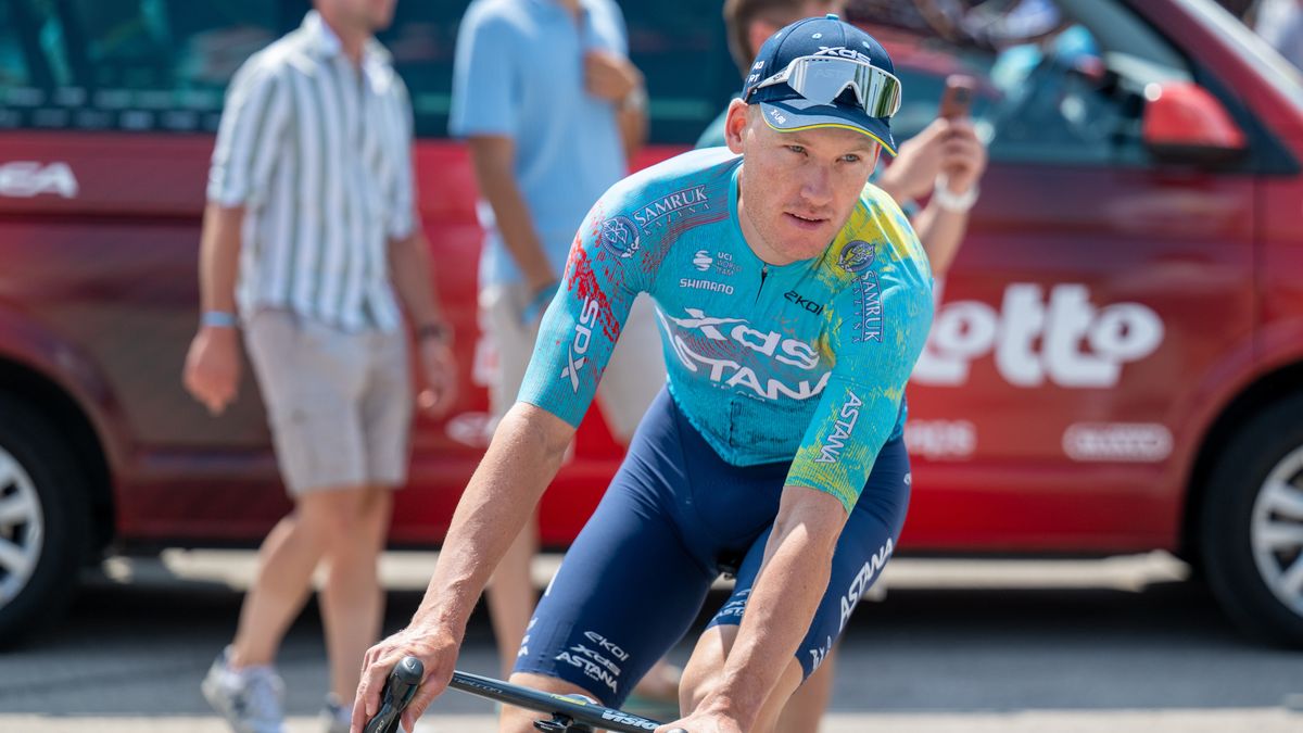 Vier Nederlandse Tour de France-deelnemers stappen vrijdag in Heerlen op de fiets