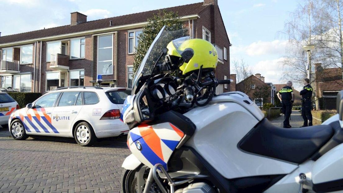 Politie valt woning Glanerbrug binnen