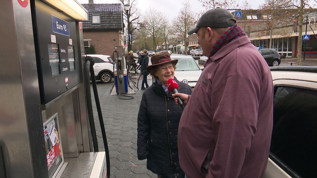 Bij de pomp is het goed opletten welke brandstof er geschikt is voor je auto.