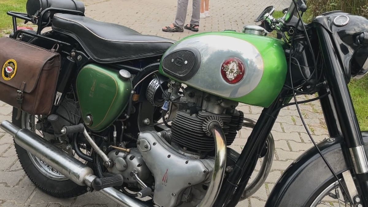 270 liefhebbers bewonderen ronkende motoren in Earnewâld