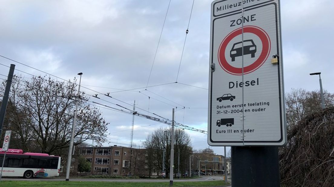 De provincie Gelderland maakt zich grote zorgen over het klimaatakkoord. Het grote probleem in het akkoord is de begroting van de provincies: 25 procent daarvan komt van de belasting op voertuigen, maar als iedereen elektrisch gaat rijden, valt dat weg. In het akkoord neemt de provincie een grote rol in.