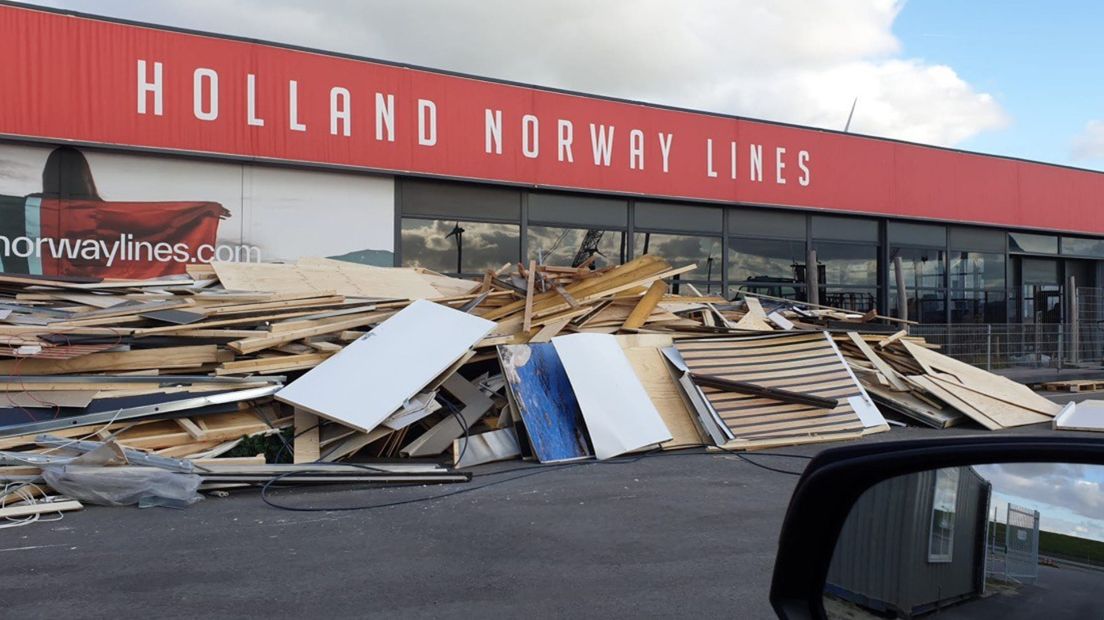 De inmiddels afgebroken passagiersterminal van Holland Norway Lines in de Eemshaven