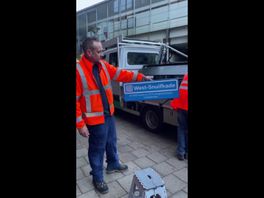 Zo hing de gemeente de nieuwe (tijdelijke) straatnaambordjes in de stad op