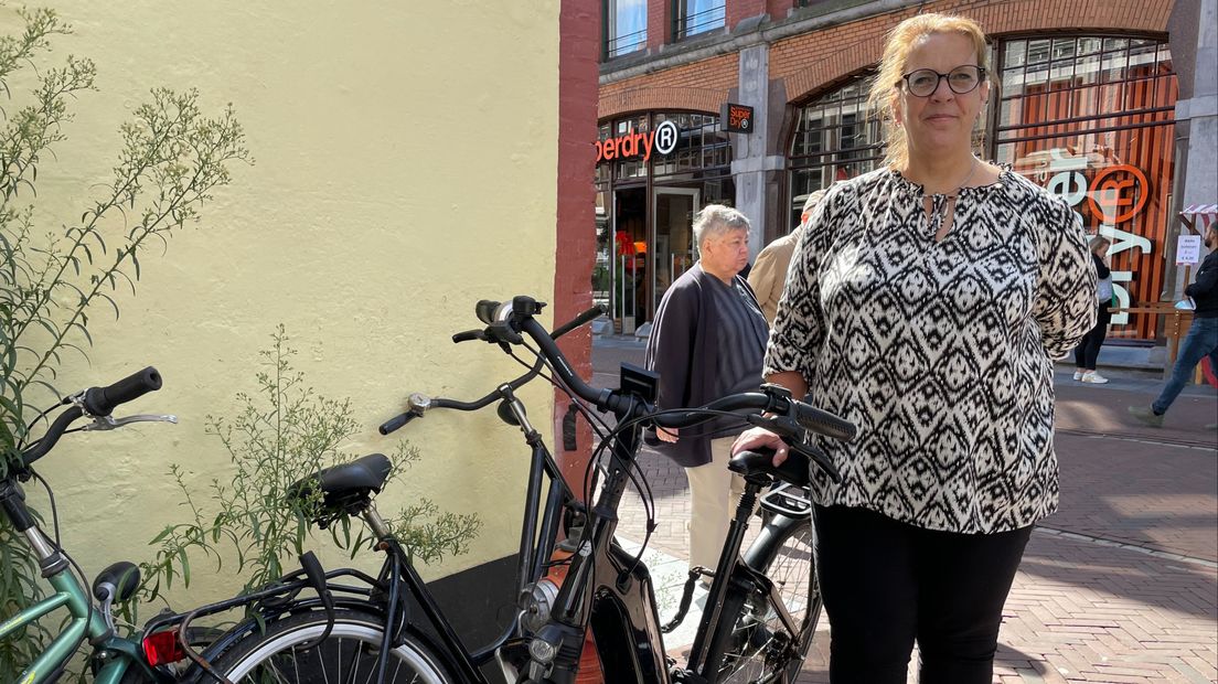 Pauline bij haar elektrische fiets