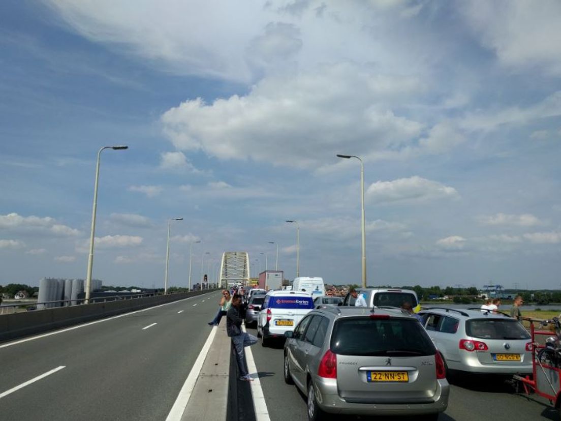 De N3 met de Merwedebrug op de achtergrond