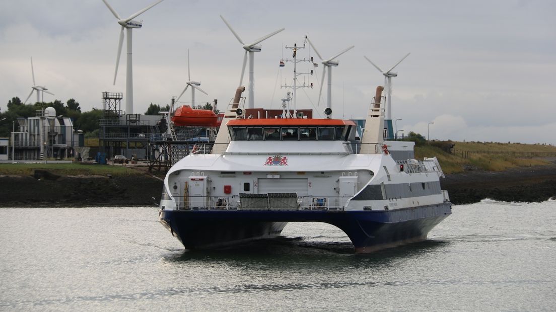 Passagier veerboot uit Westerschelde gevist (video)