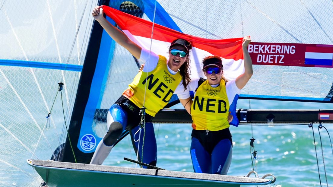 Annette Duetz en Annemiek Bekkering na het behalen van brons