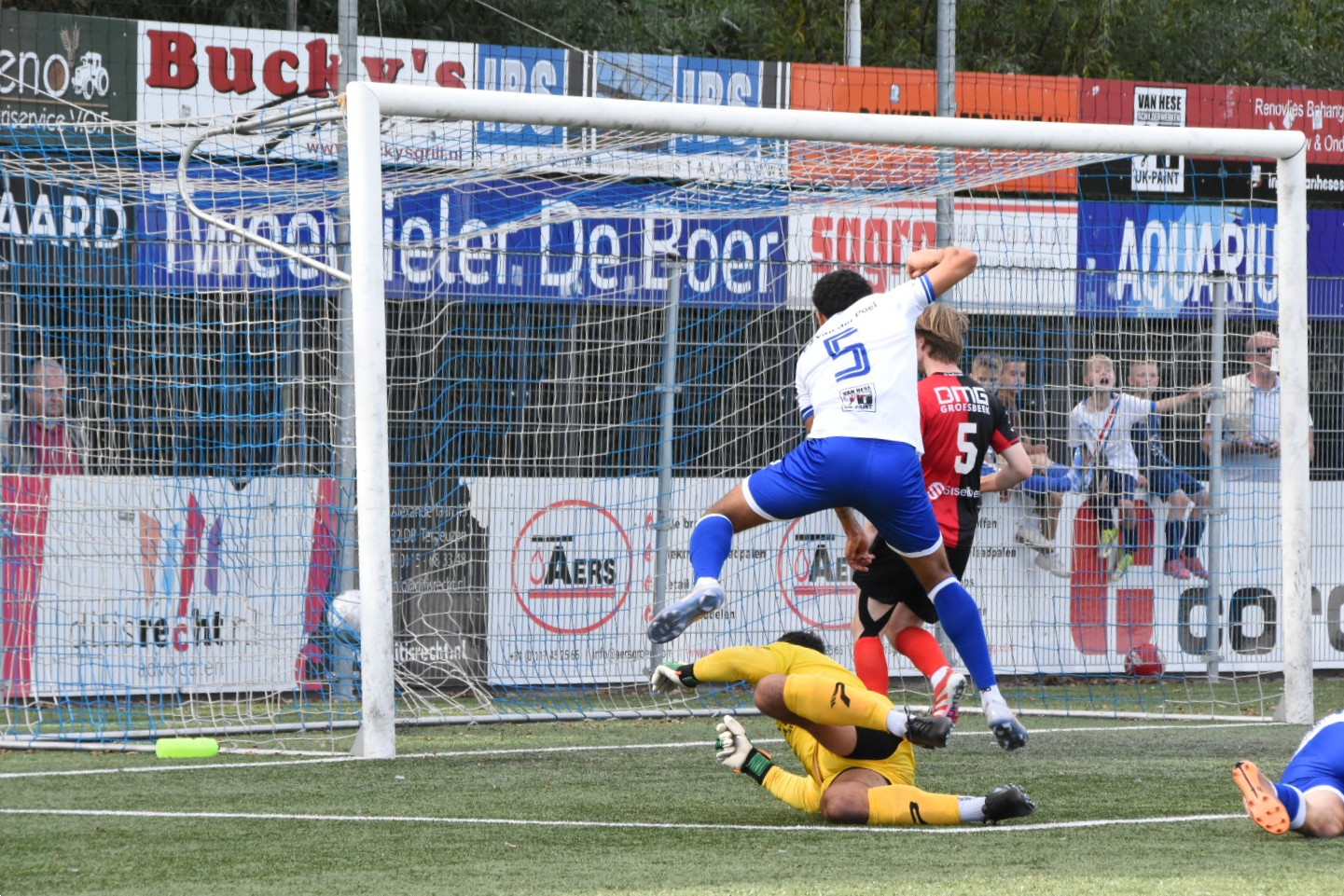 Hoek maakt indruk, wint weer eens, en beëindigt ongeslagen reeks De Treffers