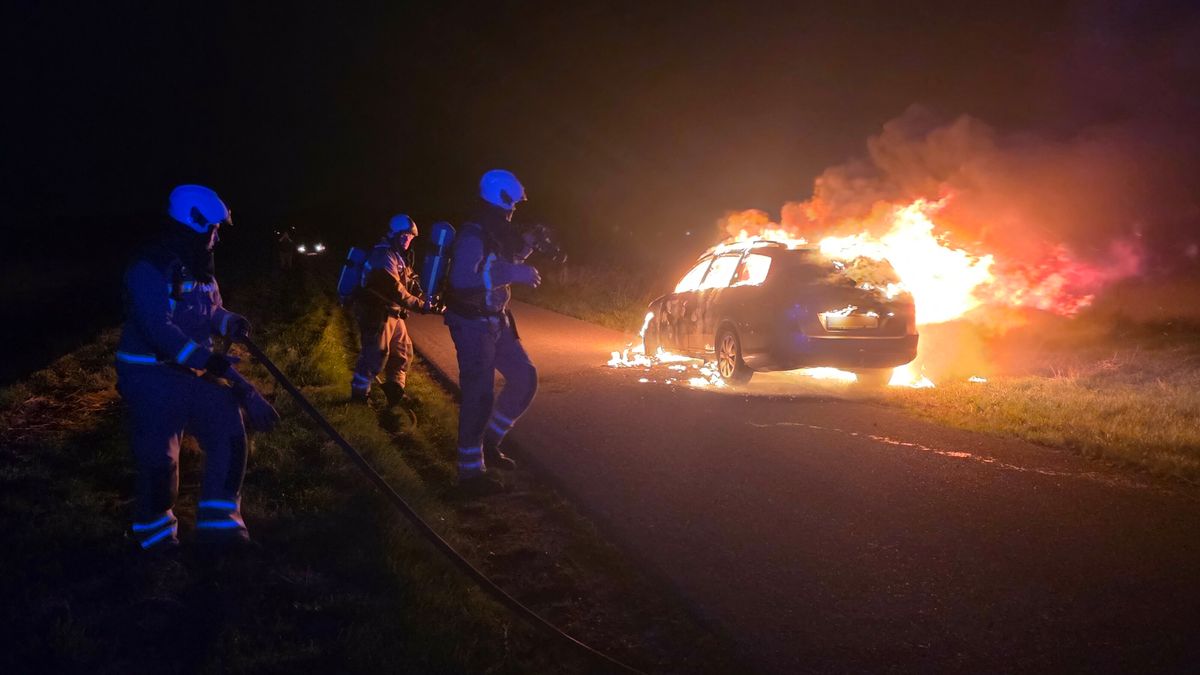 Vrouw weet brandende auto op tijd aan de kant te zetten