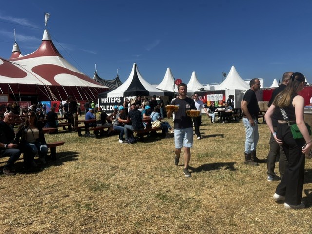Dertigste Hrieps opnieuw drukbezocht: ‘Iedereen doet mee, dat maakt het feest’