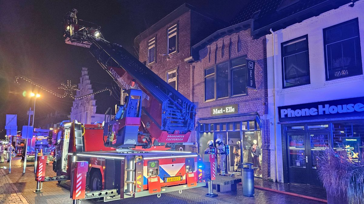 Brand uitgebroken in woning boven winkelpand in Coevorden