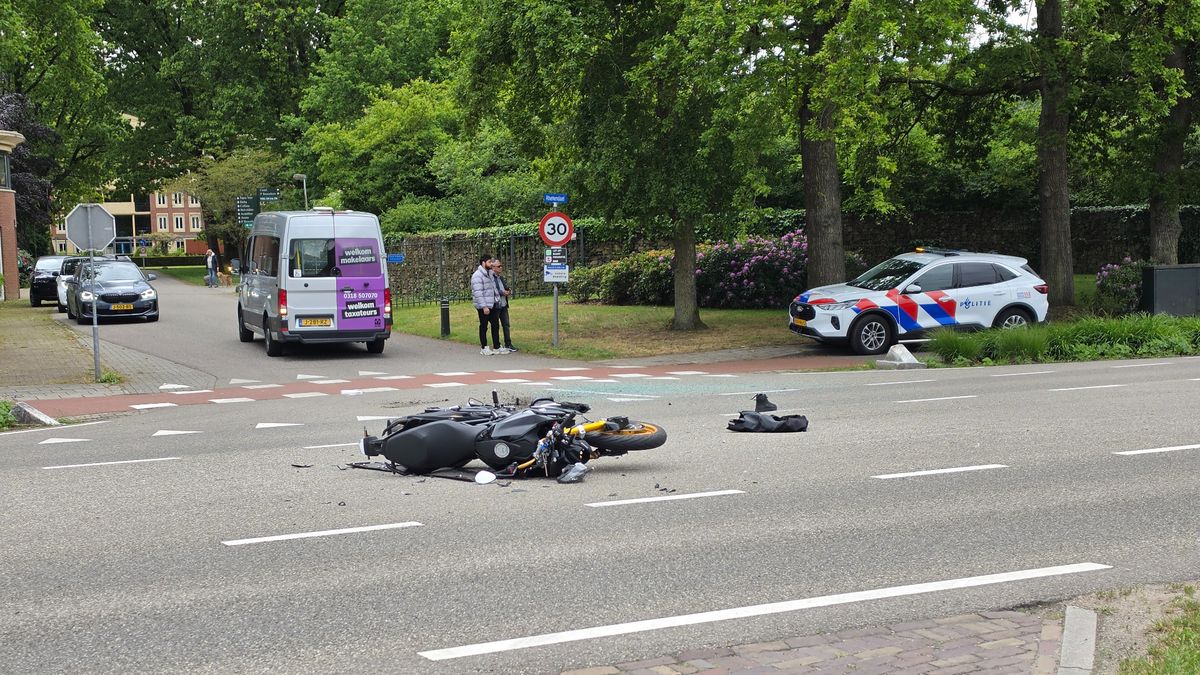 Motor en bestelbus botsen in Rhenen