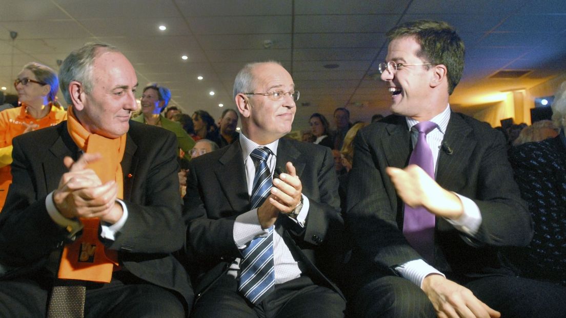Op 18 novimber 2006 wie Rutte op in ferkiezingskongres yn Drachten, hjir neist Johan Remkes en Gerrit Zalm
