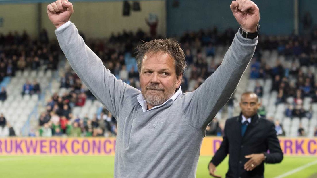Henk de Jong viert feest na de zege