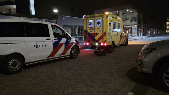 Man slaat ambulancemedewerker na ongeluk met fatbike. Man slaat ambulancemedewerker na ongeluk met fatbike.