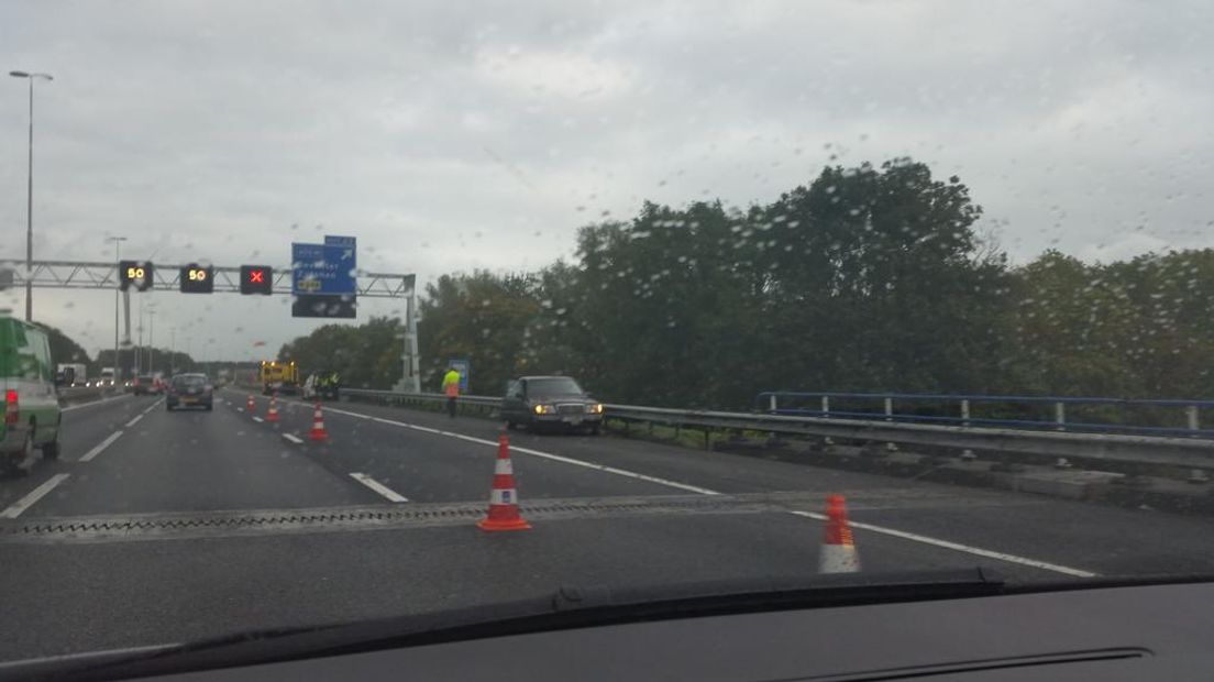 Op de A1 van Apeldoorn naar Hengelo, ter hoogte van Deventer, heeft donderdagmiddag een ongeluk plaatsgevonden. Er waren drie personenauto's bij betrokken.