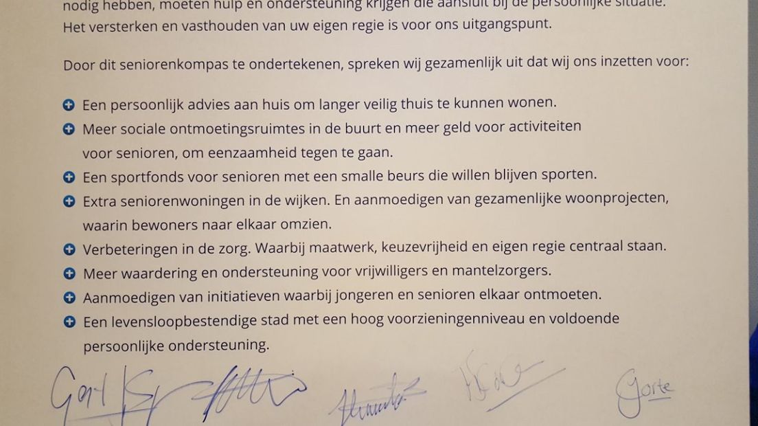 Gert-Jan Segers zet handtekening onder Zwols Seniorenkompas