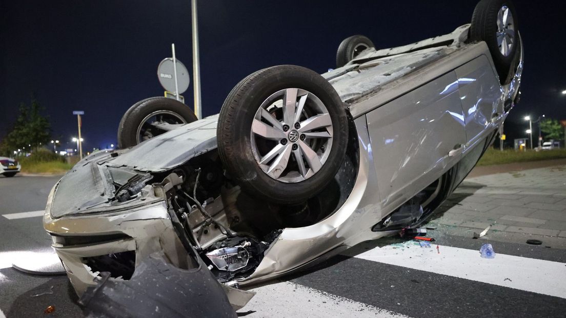 Zo lag de auto na de crash in Den Haag erbij