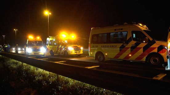 Vijf gewonden bij ernstig ongeval op A50. Vijf gewonden bij ernstig ongeval op A50.