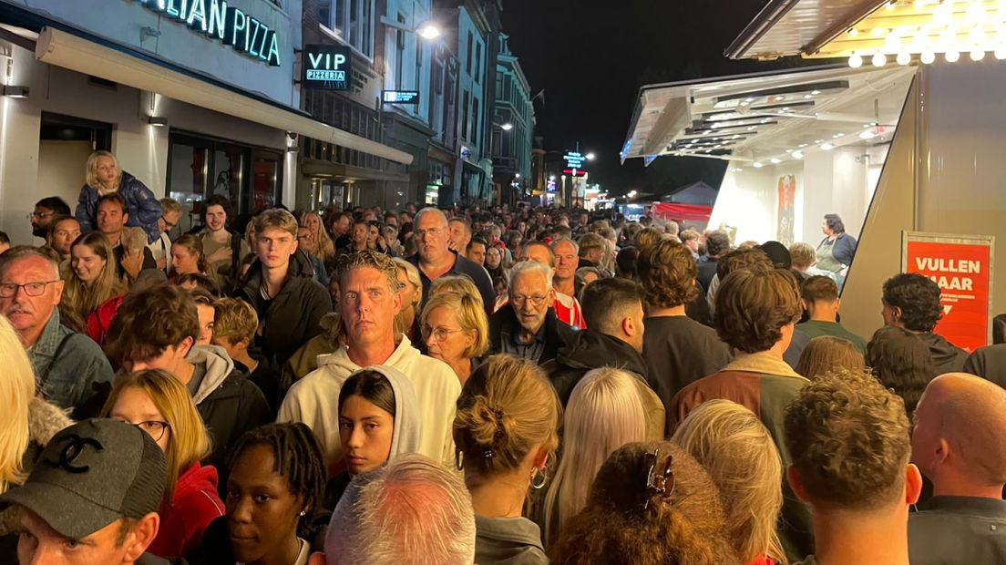 Zo ziet 'je kunt over de hoofden lopen' er dus uit