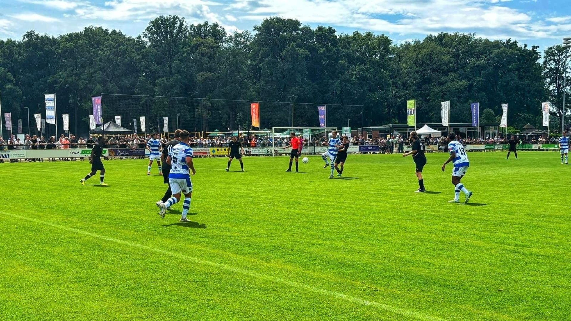 De Graafschap won met 2-0 van het Belgische Olympic Club Charleroi tijdens oefenduel op het terrein van AD'69 in Aalten.