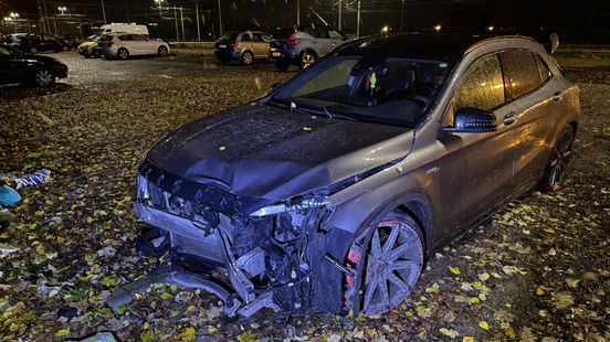 Automobilist (26) vlucht na zware crash