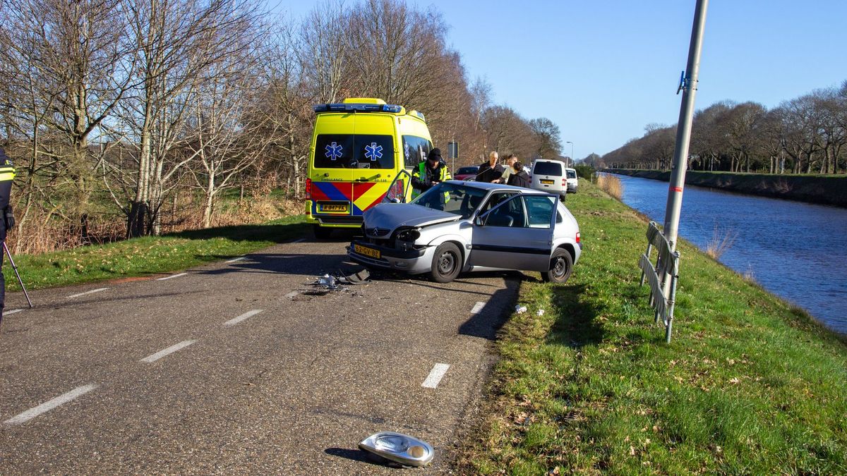 Botsing bij Stieltjeskanaal met twee auto's