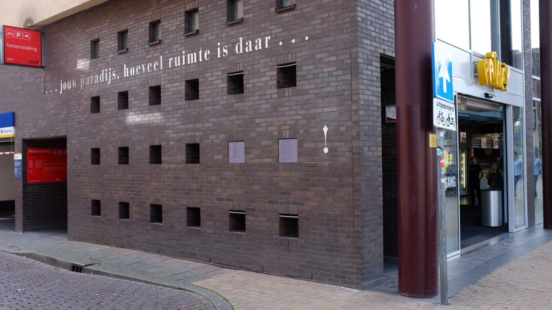 Gedenkteken voor vermoorde goochelaar Ben Ali Libi onthuld - RTV Noord