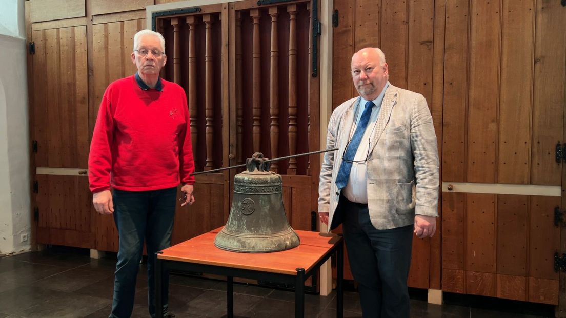 De nieuwe historische luidklok voor de vieringtoren van de Geertekerk