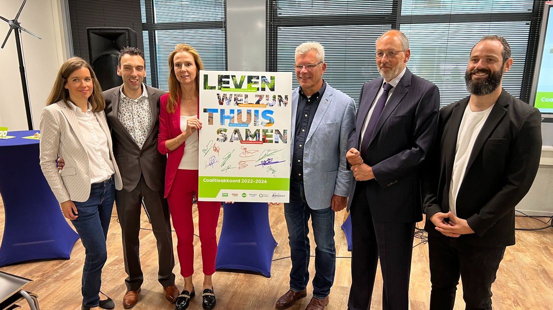 Presentatie van het coalitieakkoord op 1 juli 2022.
