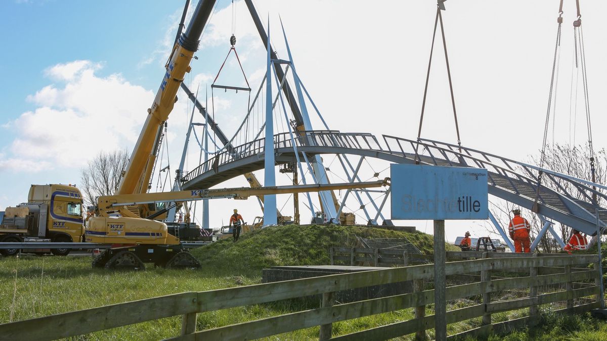 Slachtebrug teruggeplaatst na groot onderhoud