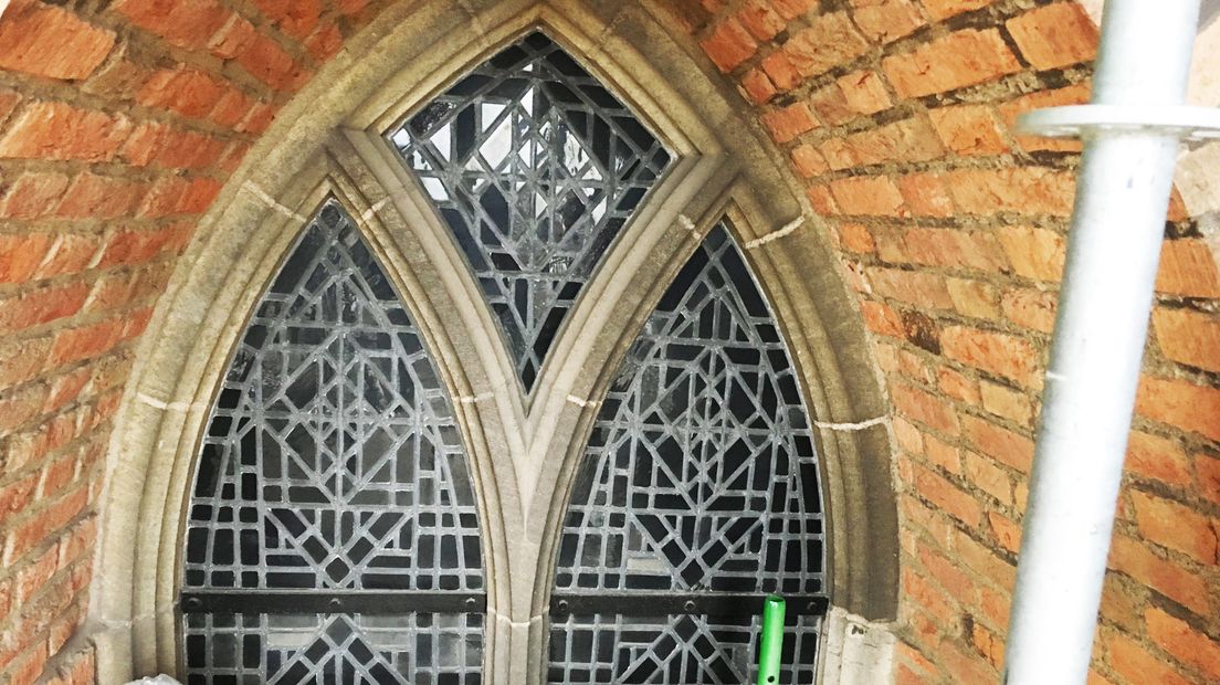 'Dubbel glas' in raam Michaelskapel van Domtoren