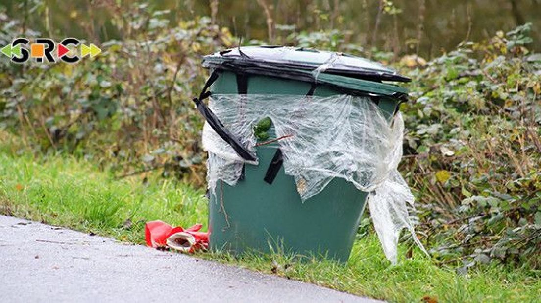 Gedumpt afval aangetroffen aan de Graaf Reinaldweg in Haaften