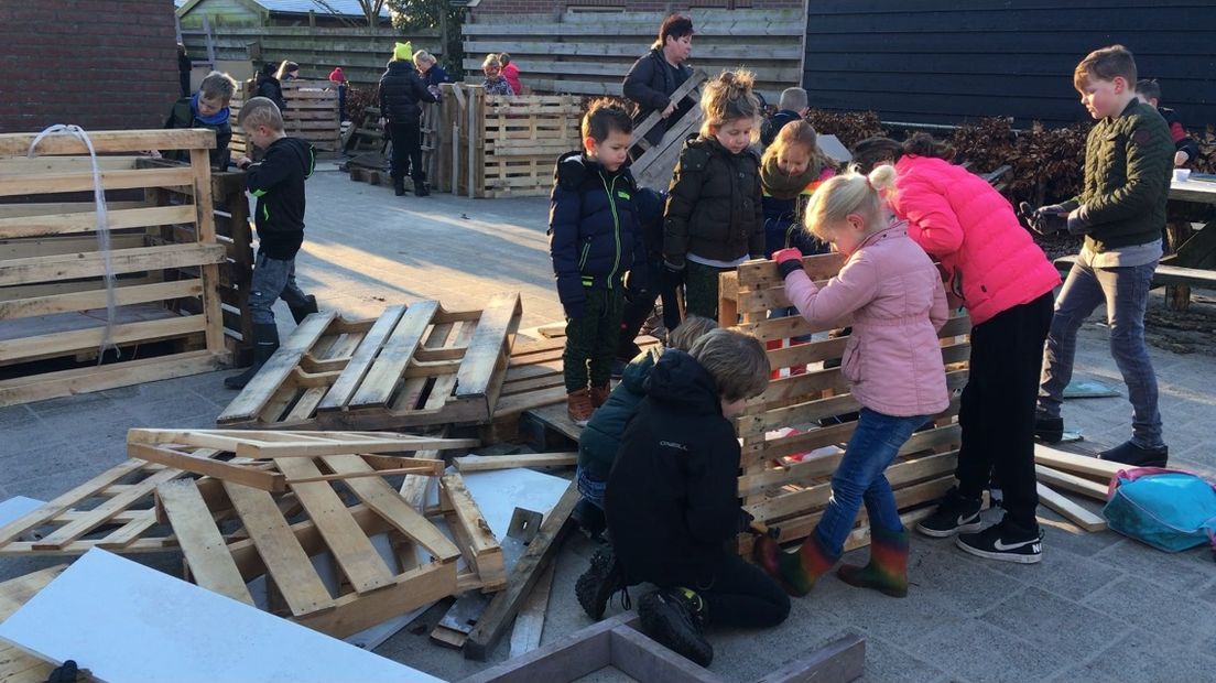 Kinderen timmeren aan de toekomst (Rechten: Frits Emmelkamp/RTV Drenthe)